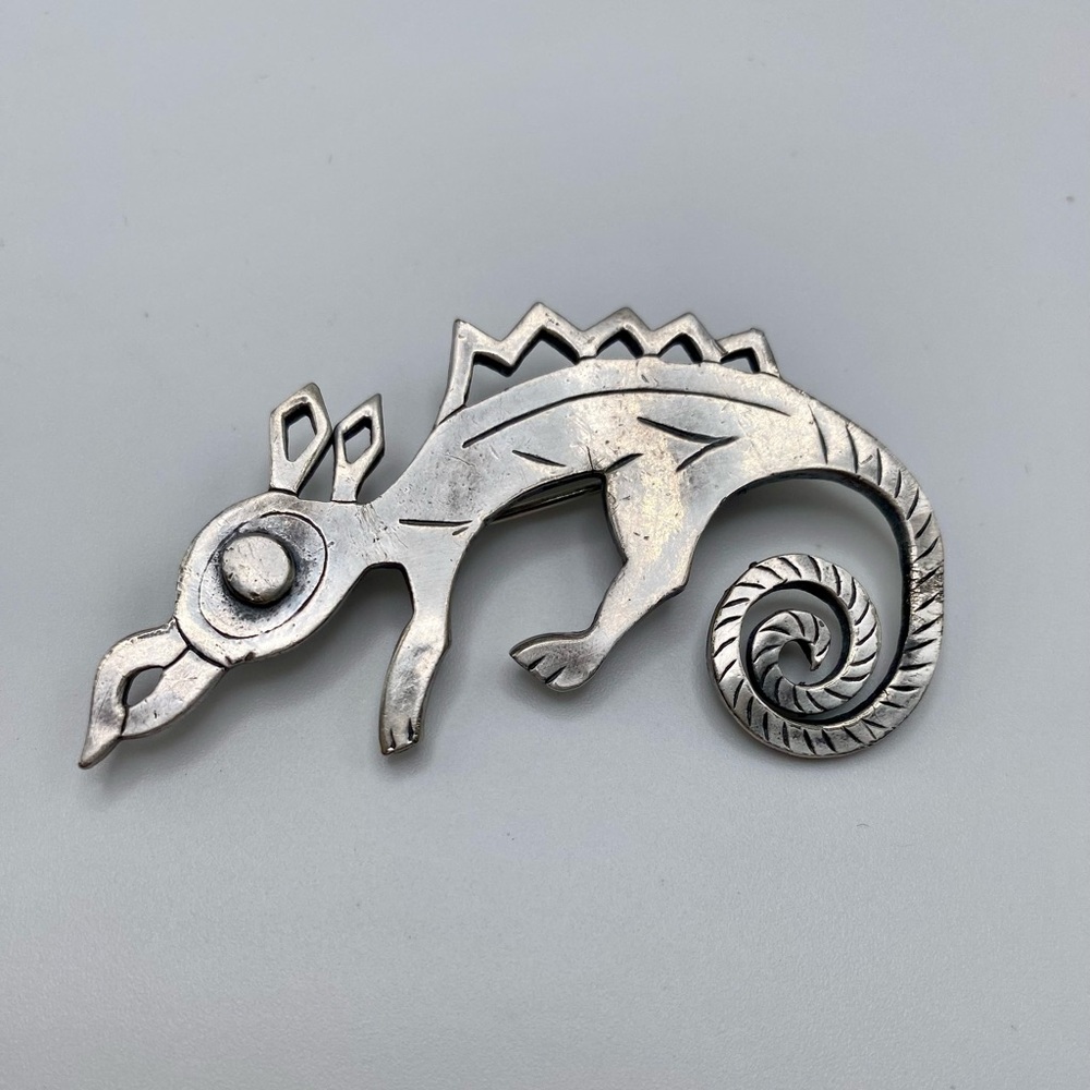 Coro Brooch Spiky Lizard Southwestern Aztec Native American-Inspired Vintage